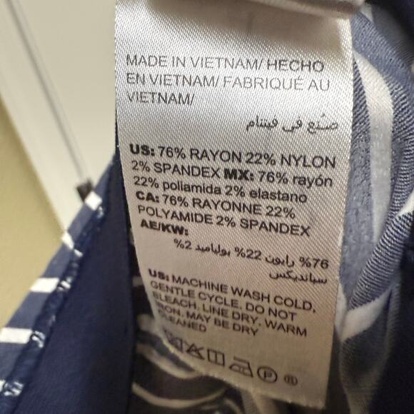 Chico's Blue White Striped Flat Front Pull On Ankle Pants Size 0.5 6 XS - Picture 7 of 7